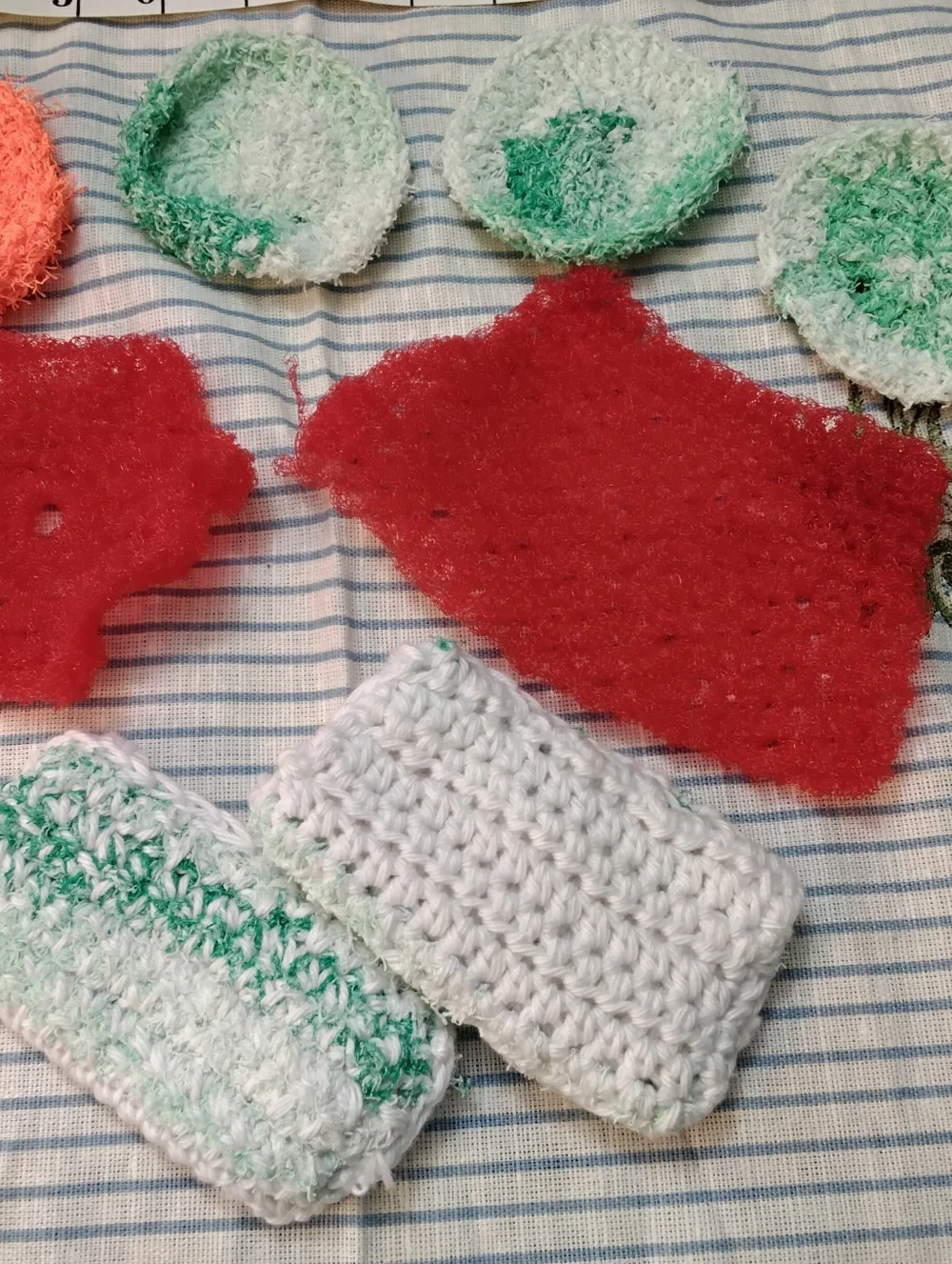 3947 Lot Of 7 Handmade Crochet Wash Pads - Red & White